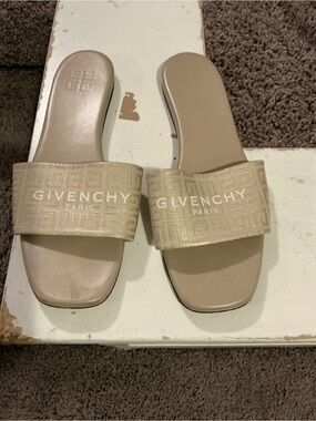 Givenchy Cream/Black Women’s Slide Sandals